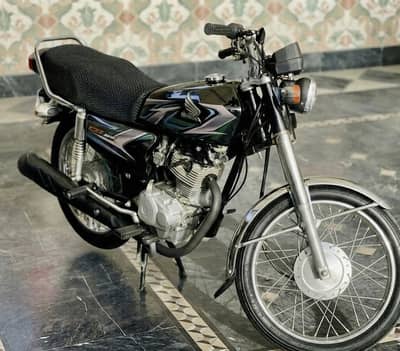 Honda CG 125 | Model 2023/24 | Black | Excellent Condition
