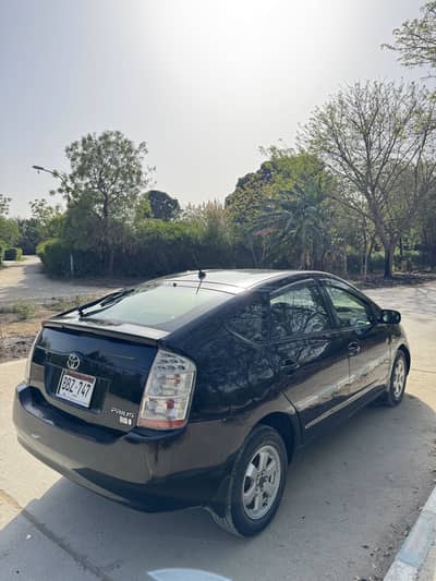 prius in very mint condition NEW ABS 11 months warranty BATTERY 75+