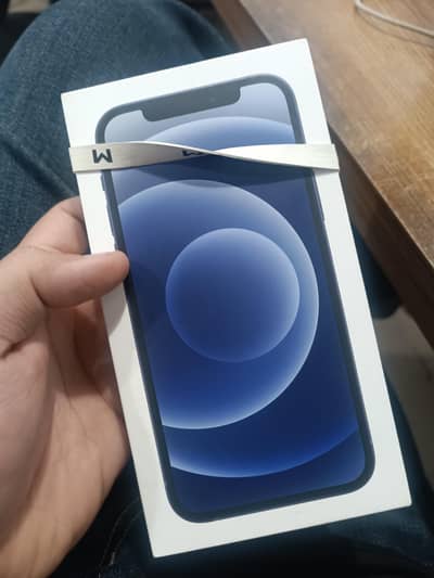 IPHONE 12 BLACK BRAND NEW WITH BOX