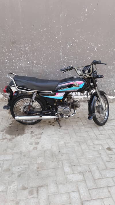 SALE GENUINE ORIGINAL 10/10 CONDITION HONDA CD 70 2004 KARACHI REGISTR