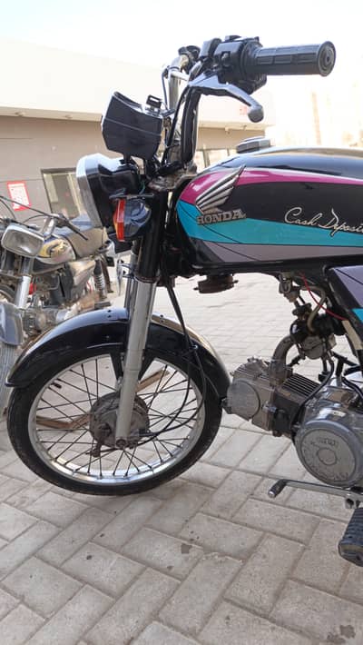 SALE GENUINE ORIGINAL 10/10 CONDITION HONDA CD 70 2004 KARACHI REGISTR