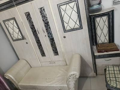 dubble bed 3 paly almairi 2 site tabble mettres with setty