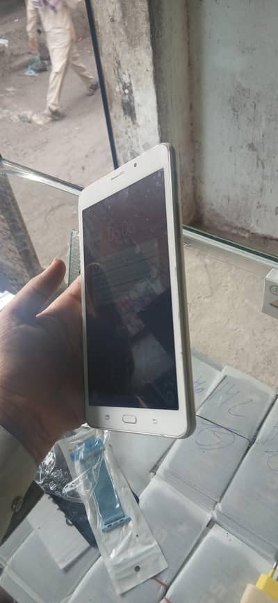 Samsung tab 100% okay hai sim b chalti hai