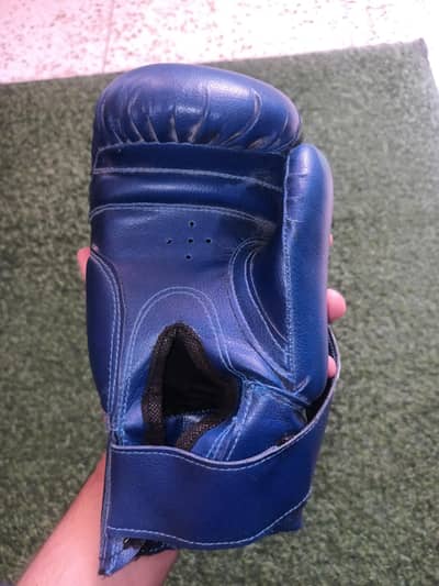 boxing gloves for kids 10 to 12 years old - in good condition