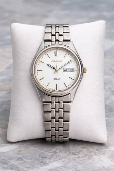 Elegant Seiko Solar Stainless Steel Watch – Day & Date