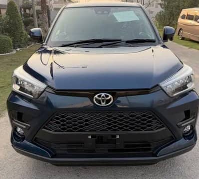 Tayota raize z package 360 cam Apple car paly