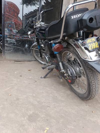 Honda 125 Black Colour