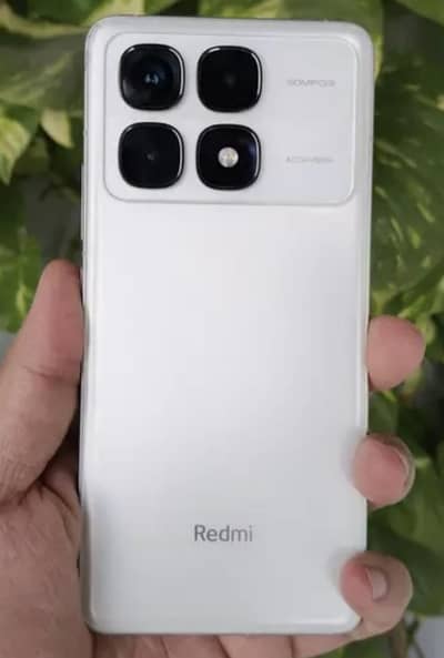 redmi k70 ultra 10/10  condition jelly installed. back cover from china