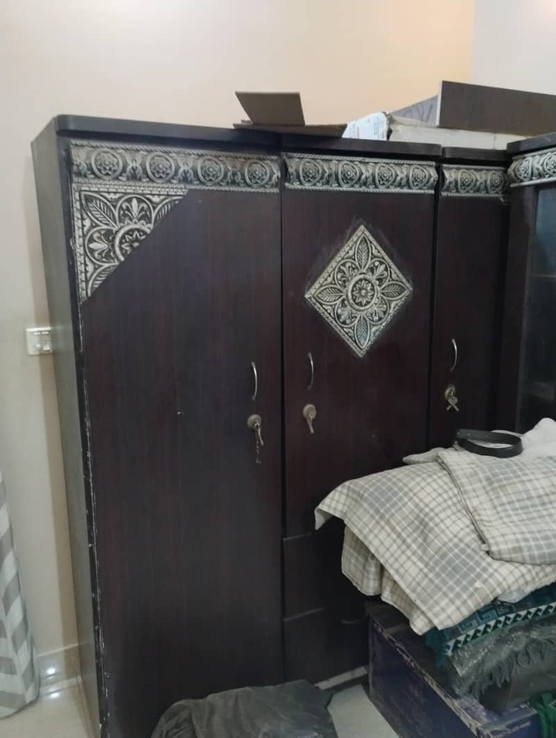 almari plus divider 0