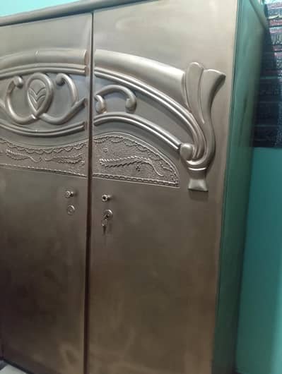 2 door deco wordrobe