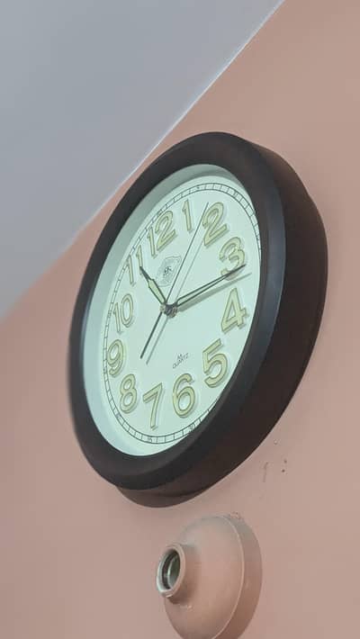 wall clock for sale brand new 1 day used
