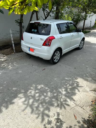 Suzuki swift dlx 2017 model
