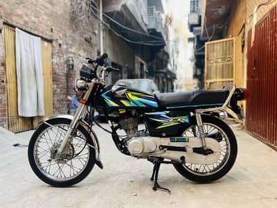 Honda 125 2022 model black colour full okay just buy and drive hn