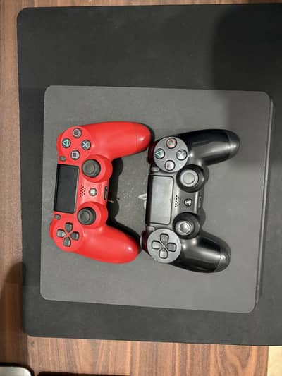 Ps4 slim 1TB w 2 controllers original