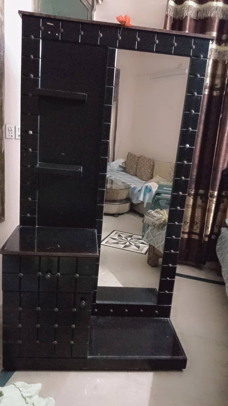 dressing table 0