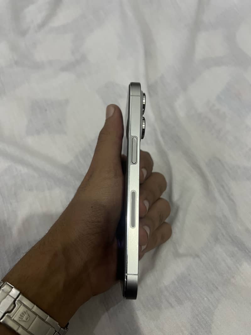 iPhone 14 Pro (E-sim approved) 2