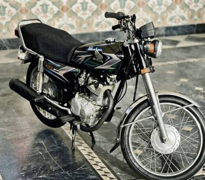 Honda CG 125 | Model 2023/24 | Black | Excellent Condition