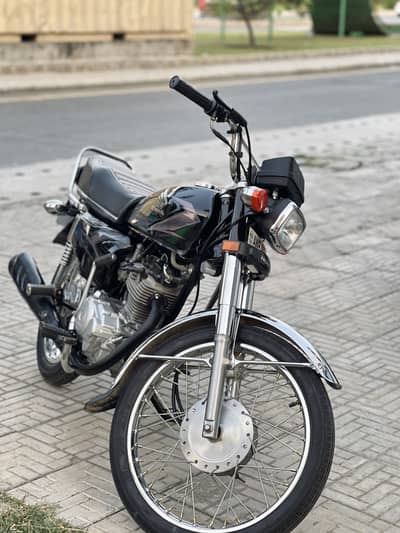 Honda CG 125 | Model 2023/24 | Black | Excellent Condition