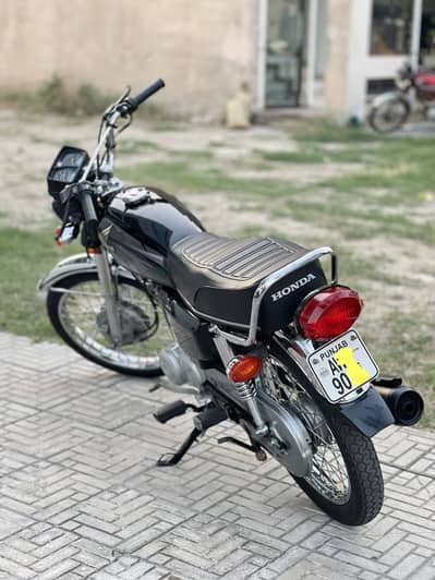 Honda CG 125 | Model 2023/24 | Black | Excellent Condition
