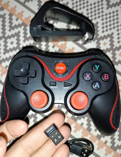 Wireless Bluetooth Game Controller for Android / PC with Mobile Holder