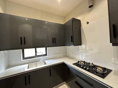 10 Marla Beautifully Design House For Rent In Park View City Lahore | For Discounted Price And Original Pictures Download The App "Signature Lands".