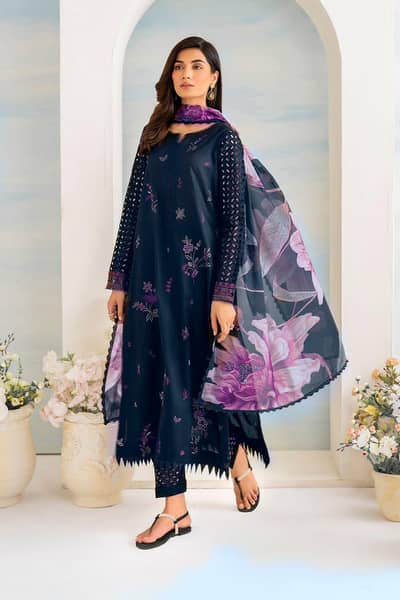 Presenting*IZNIK* lawn Collection