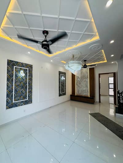 5 Marla Beautifully Design Lavish House For Rent In Park View City Lahore | For Discounted Price And Original Pictures Download The App "Signature Lands".