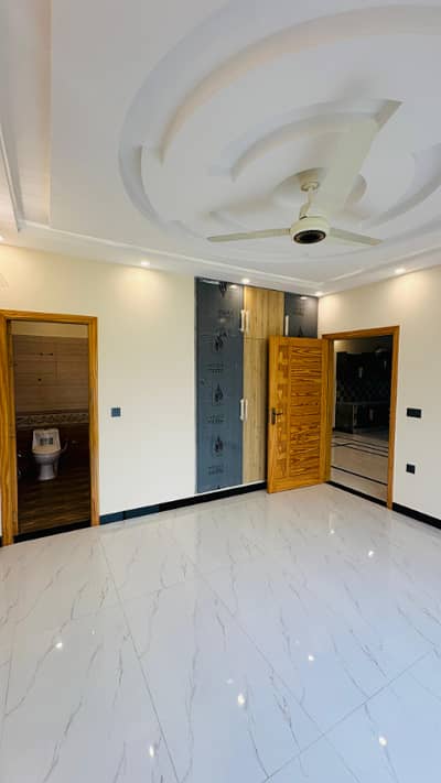 5 Marla Beautiful Upper Portion For Rent In Parkview City Lahore.