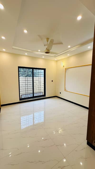 5 Marla Beautiful Lower Portion For Rent In Parkview City Lahore.