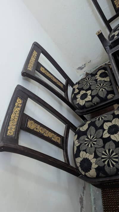 Dining table for sale