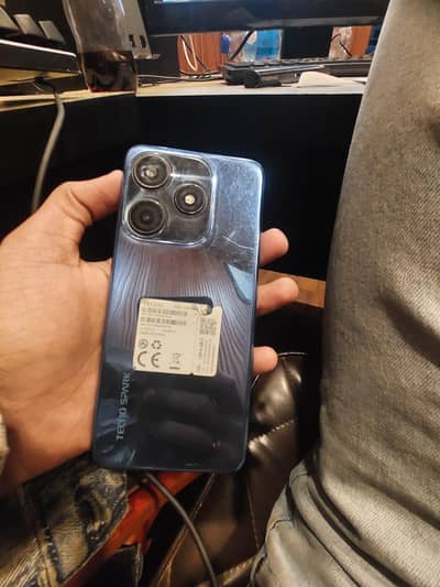 Tecno spark 10c 4+2+128Gb 302+45+82+536