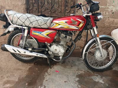 A brand new 2025 honda cg 125