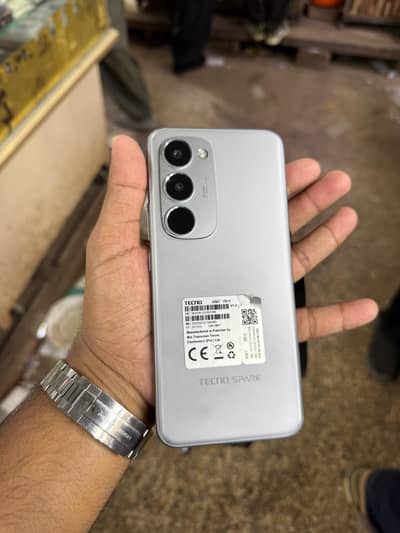 Spark 40 pro plus