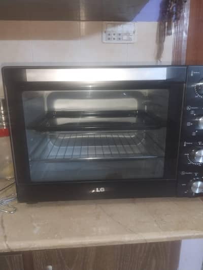 New LG oven sell for good condition plzz only buyer contact me