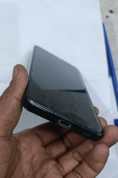 Aquos R7 Mobile , Official PTA Approved, No Dot ,No Shade , No Line