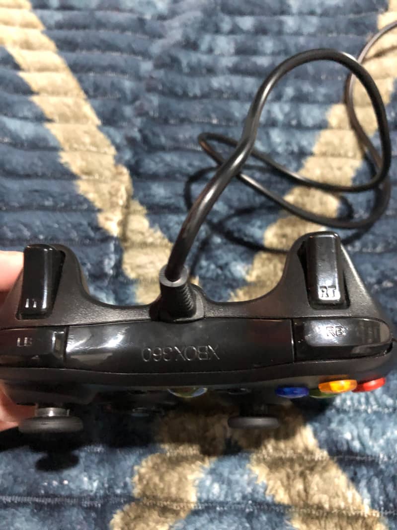 Xbox 360 Controller (wired) 1