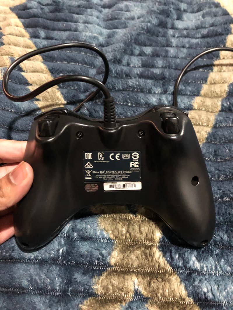Xbox 360 Controller (wired) 2