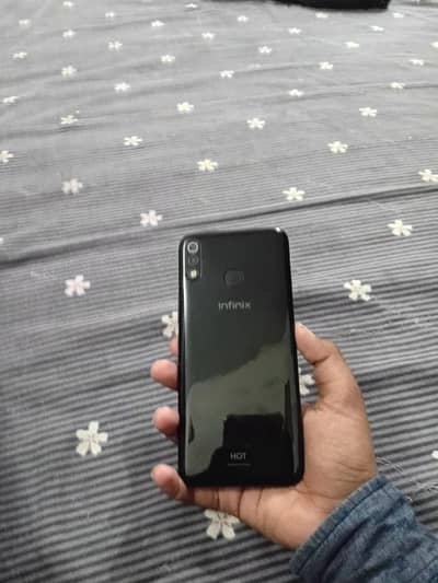 infinix hot 8lite 2gb ram 32 gb rom 10/8 condition