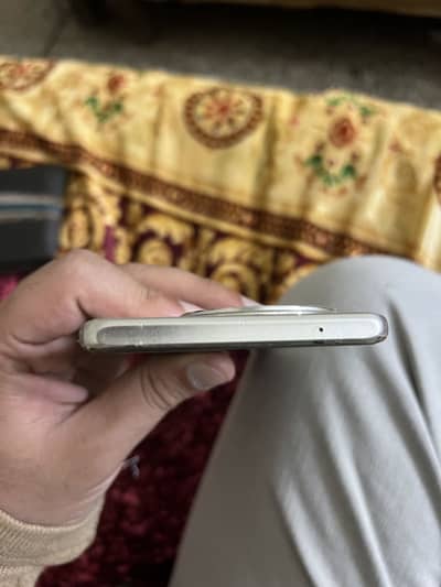 Vivo V30e 8+8gb RAM and 256gb storage, Condition 10/10