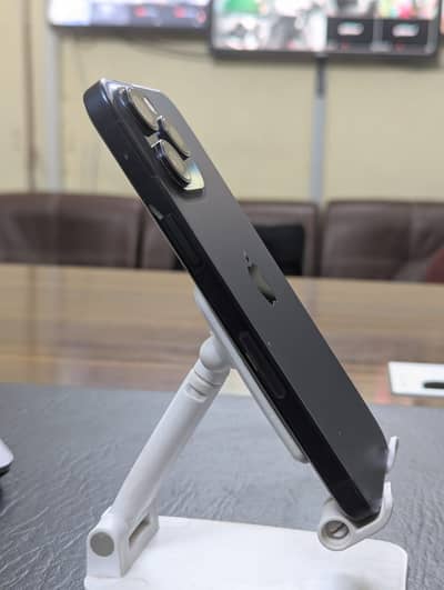 Iphone 15 pro max 512 GB JV with box 10/10