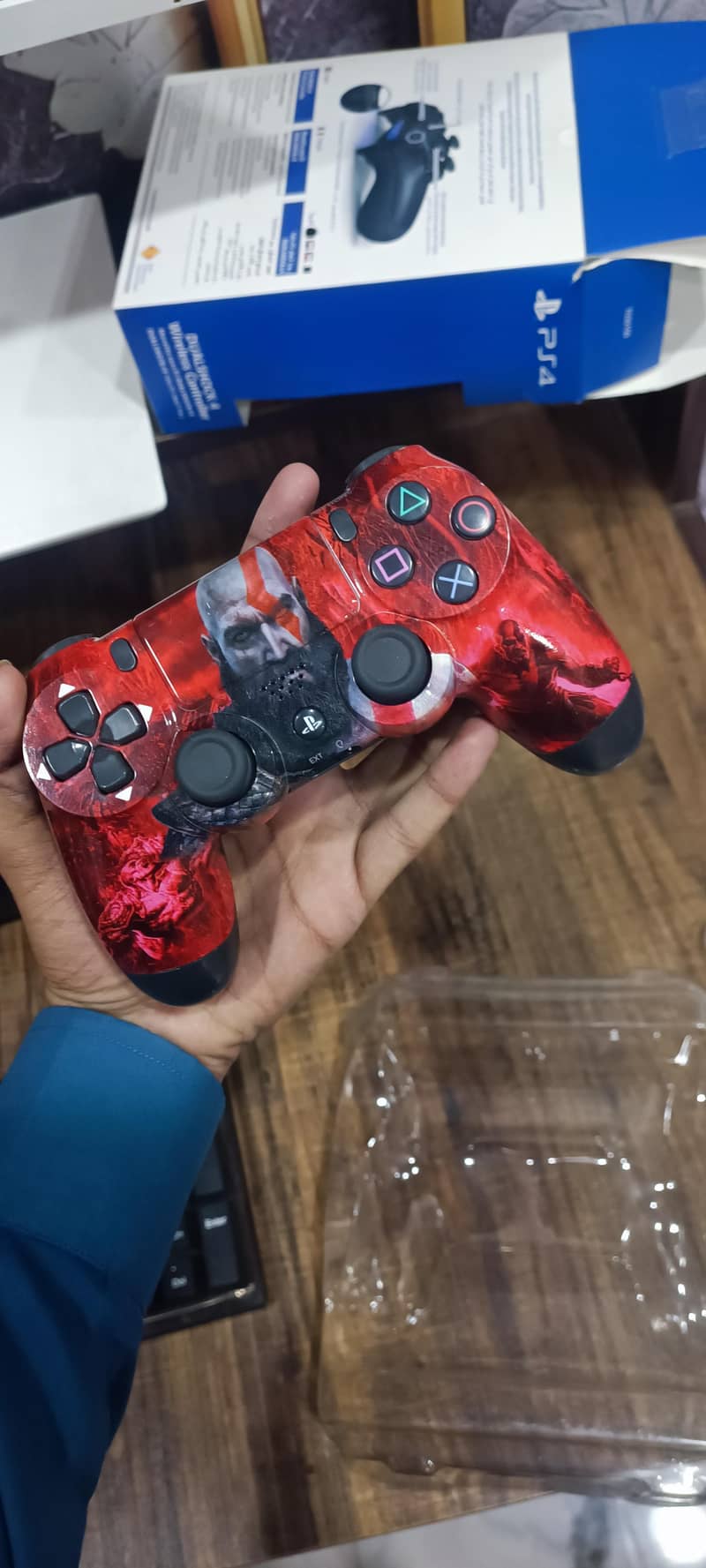 PS4 controller with box 0