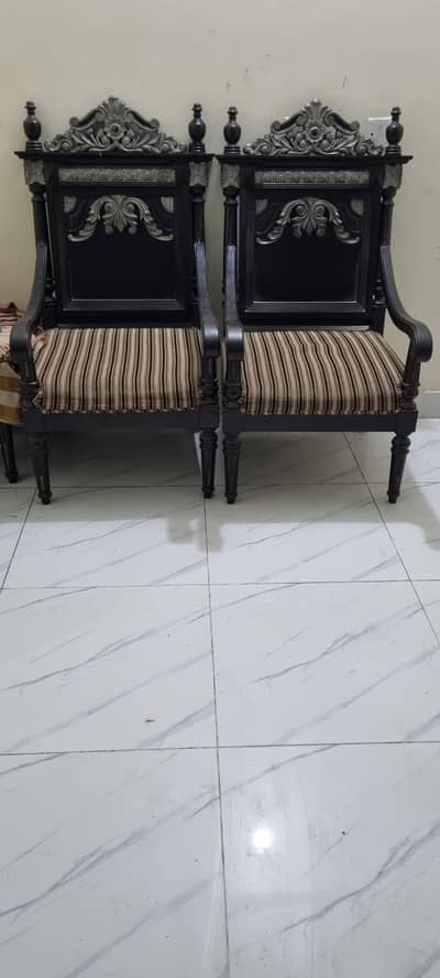 BED ROOM CHAIR ORIGNAL WOOD IN GUD CONDITION 03261271600