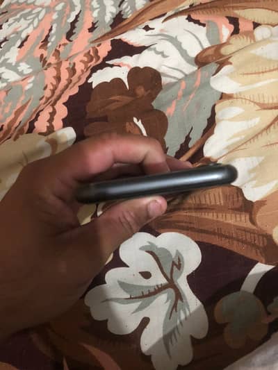 iPhone 11 - 81% Battery Health - non pta-- 9/10 Condition