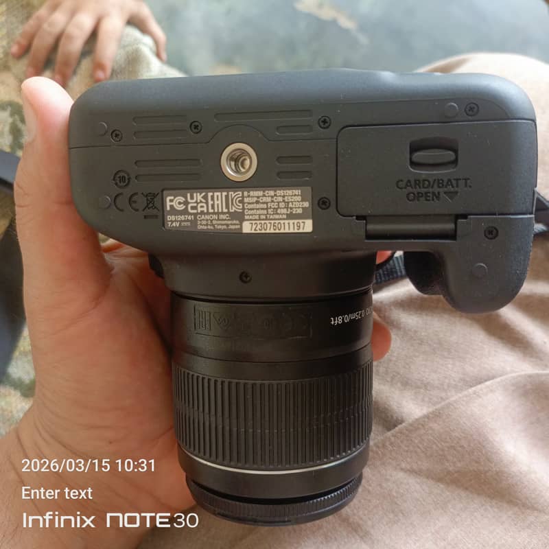 Canon EOS2000 2