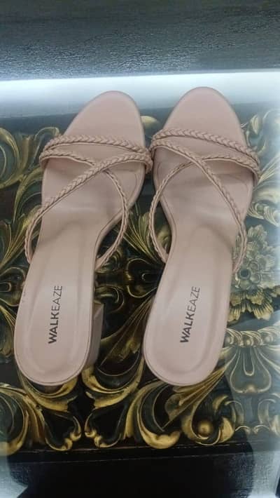 Walkeaze Heels - Size 39