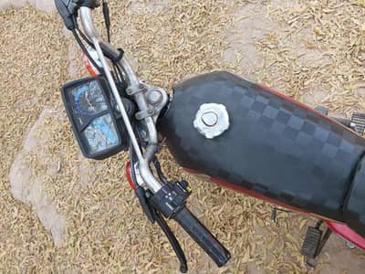 گھر میں یوز کی گئی مضبوط اور وزنی گاڑی