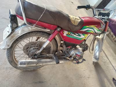 CD 70  bike for sale 100000