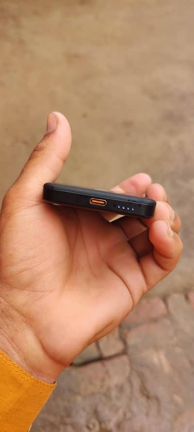 mag safe battery pack all ok ha koi masla nahi ha (only Whatsapp)