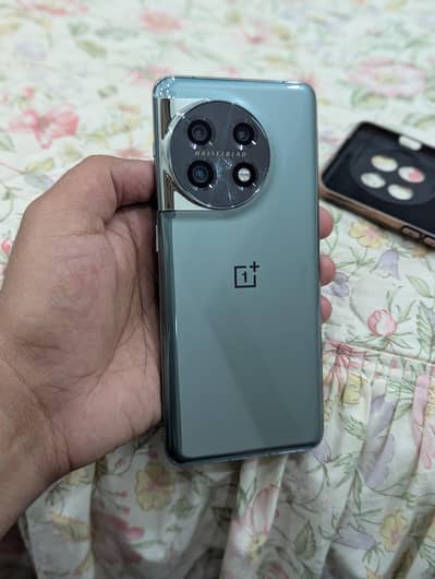 one plus 11 5G ( 16/256gb ) non pta OEM unlock fresh piece
