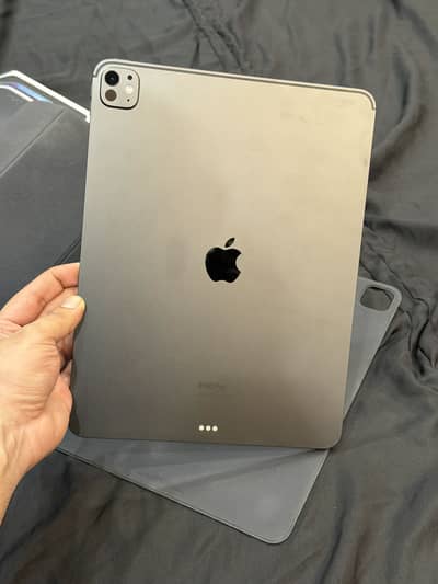 Ipad pro 13 inch (M4) 1 TB storage with BOX
